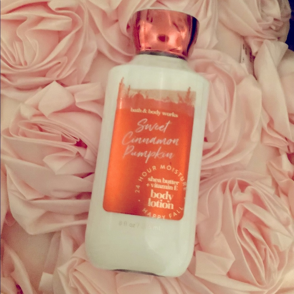 Sweet cinnamon pumpkin Bath and body works